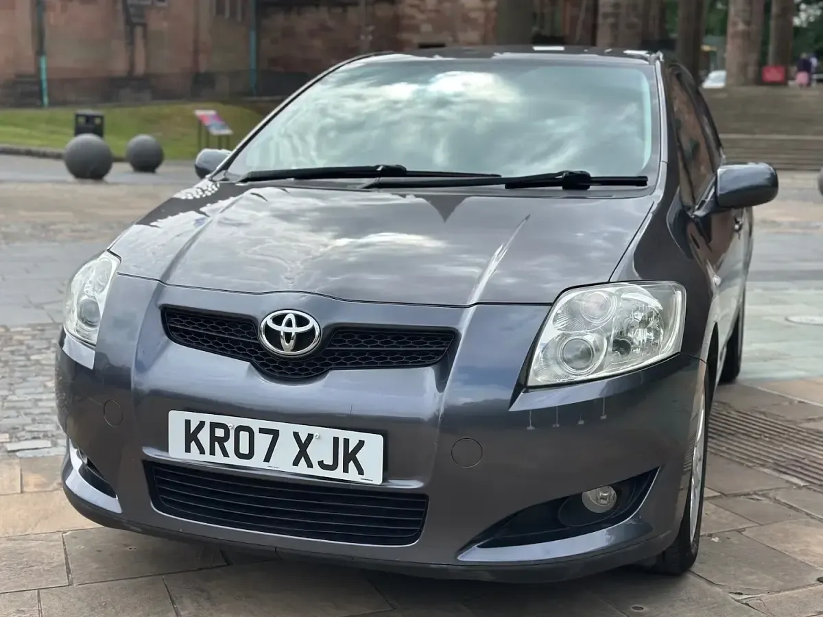Used Toyota Auris 124 HP (91 kW) 2007 Grey Hatchback