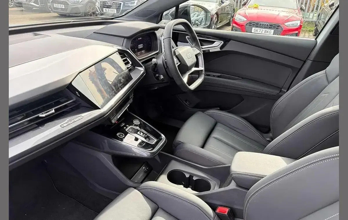 Used Audi Q4 e-tron Black Edition 206 kW (281 HP) 2026 White SUV