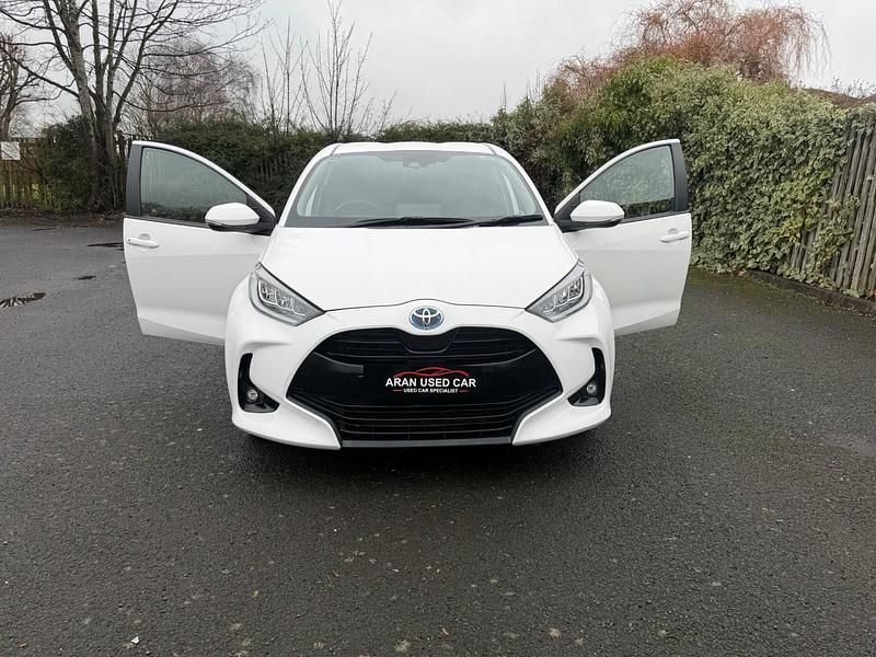 Used Toyota Yaris Hybrid Design 2022 White Hatchback