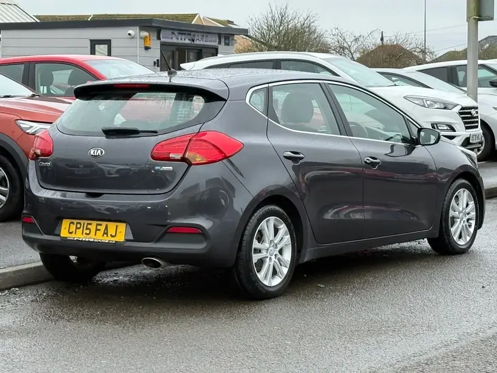 Used Kia Ceed 126 HP (92 kW) 2015 Silver Hatchback