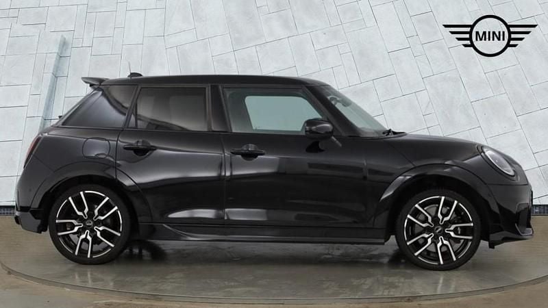 Usado Mini Cooper Hatch 113 kW (154 HP) 2025 Preto Citadino