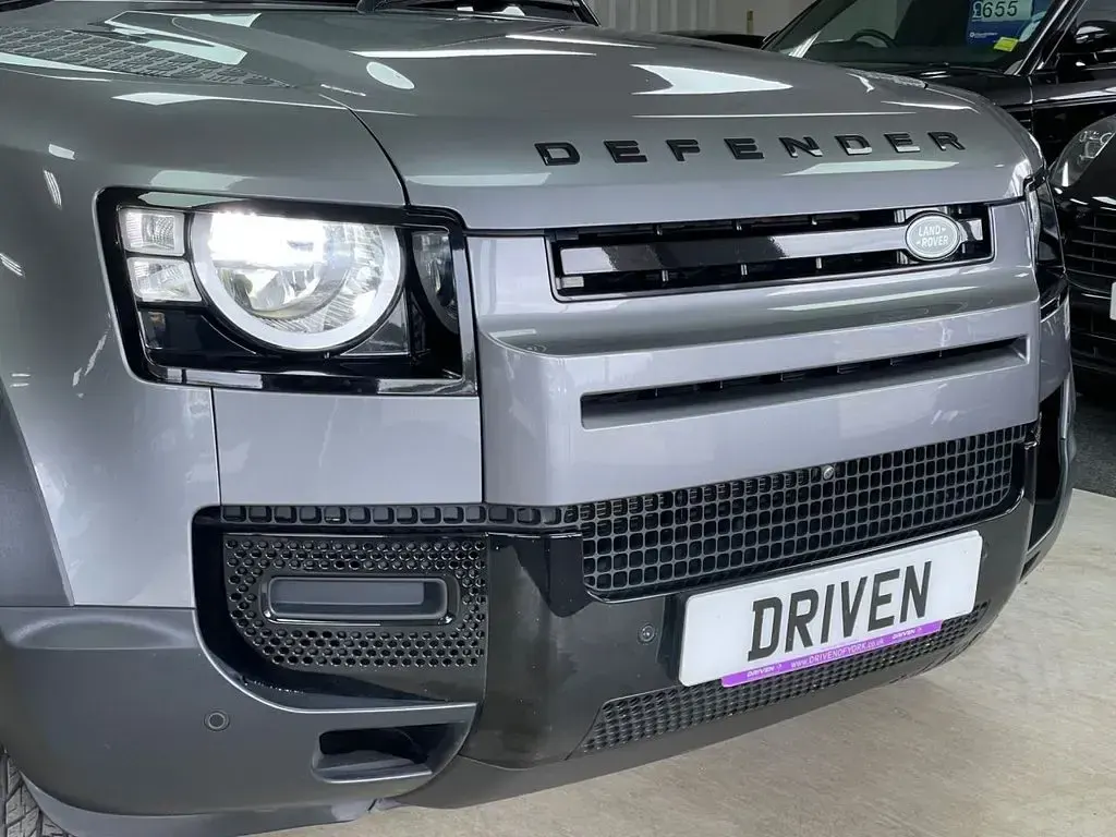 Used Land Rover Defender S 200 HP (147 kW) 2021 Grey SUV