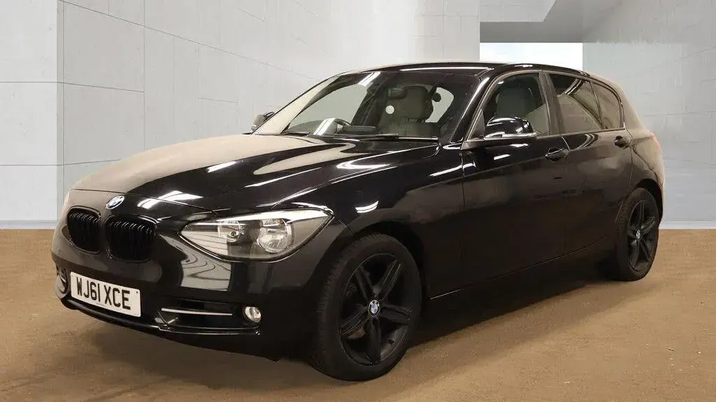 Used BMW 118 Sport Line 2011 Black Hatchback