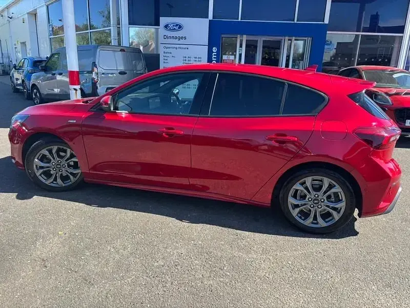 Używany Ford Focus ST-Line 2024 Czerwony Hatchback