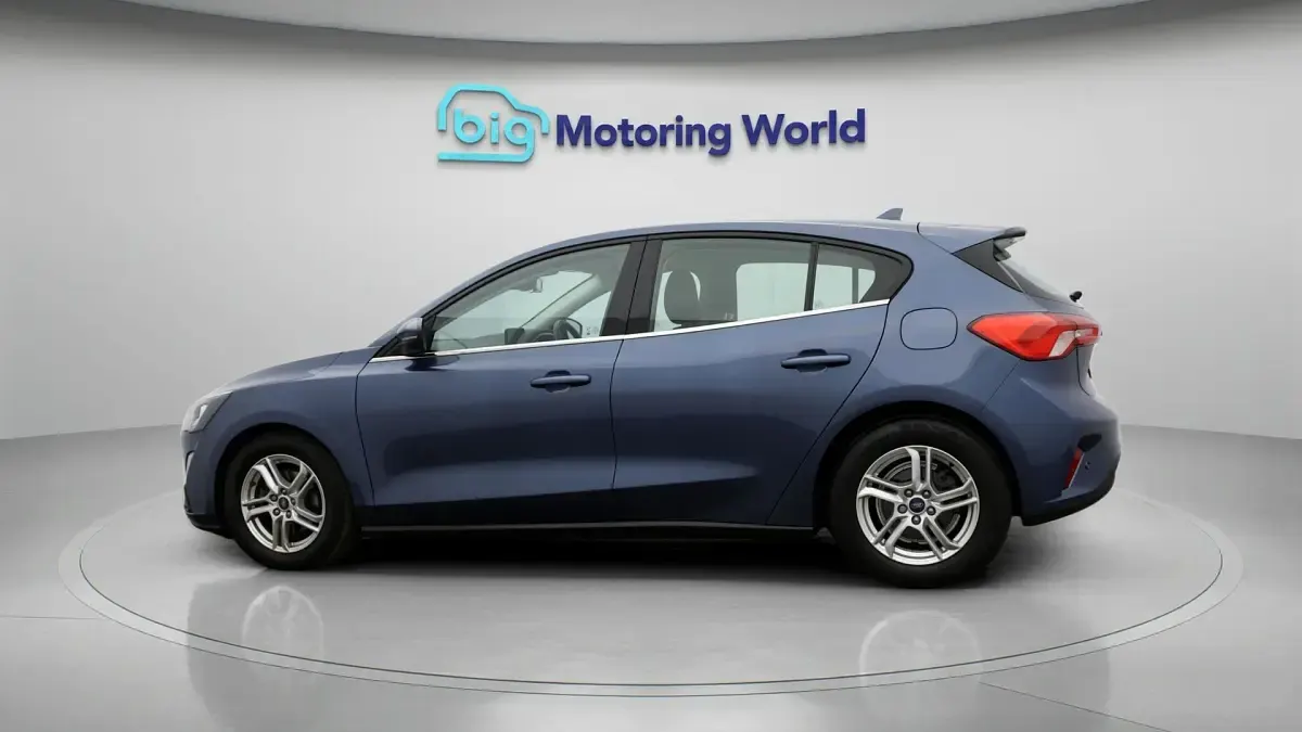 Used Ford Focus Zetec 95 HP (69 kW) 2020 Blue Hatchback
