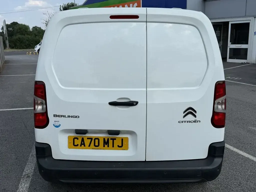 Used Citroën Berlingo Start 75 HP (55 kW) 2021 White MPV