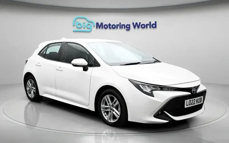 Begagnad Toyota Corolla 122 HK (89 kW) 2022 Halvkombi