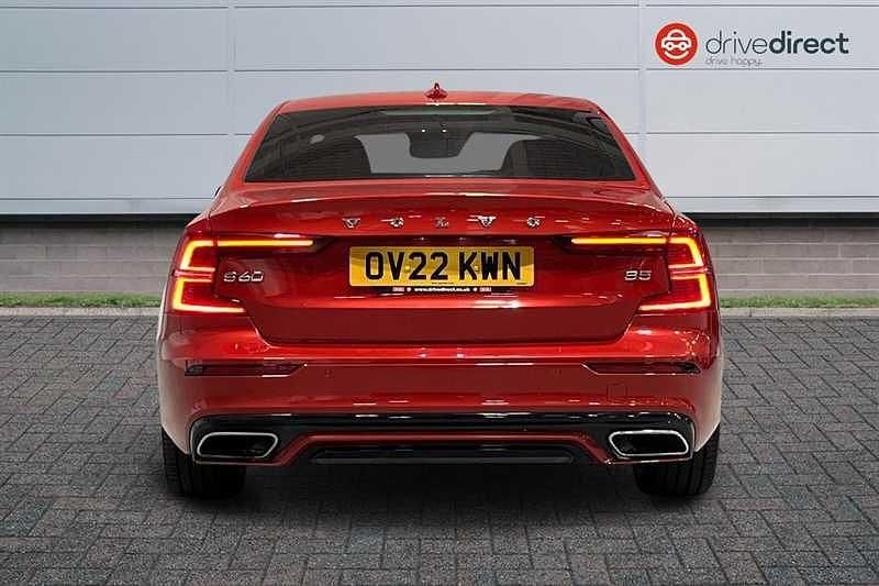 Used Volvo S60 R-Design 250 HP (183 kW) 2022 Red Sedan