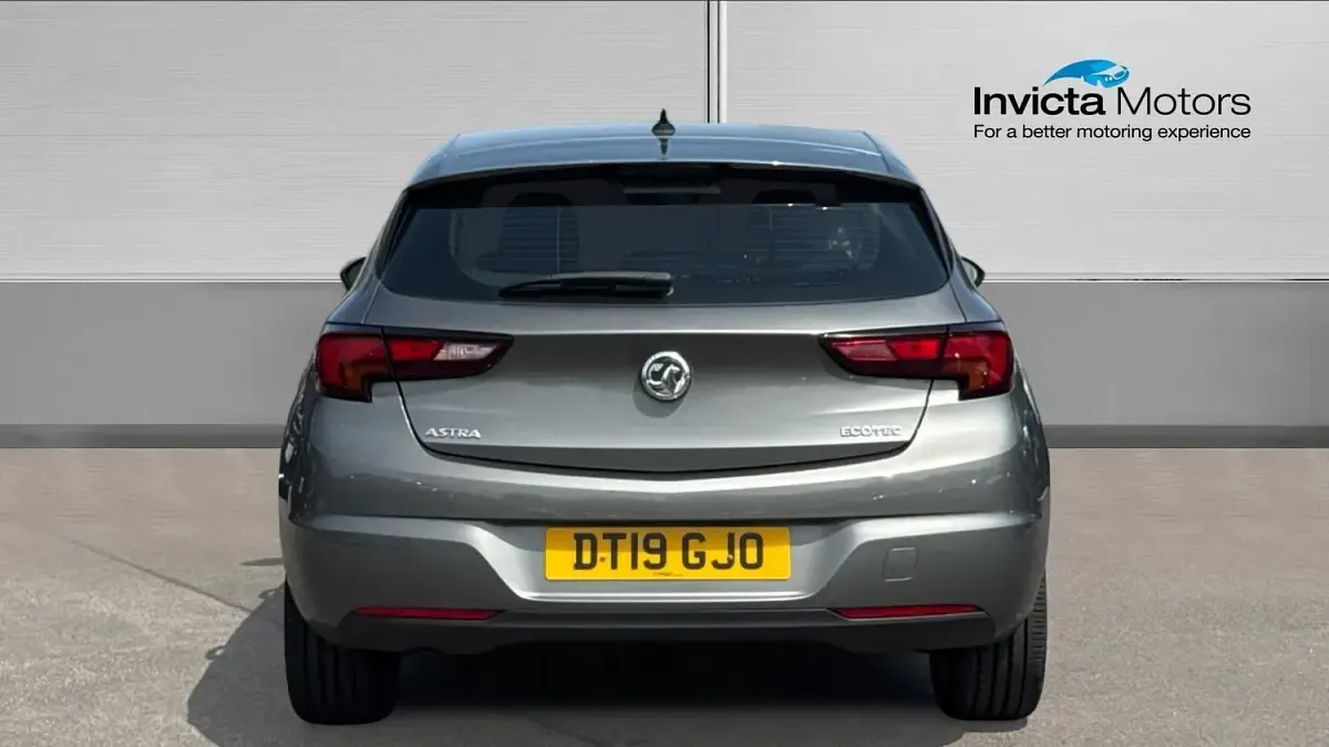 Used Vauxhall Astra SRi 105 HP (77 kW) 2019 Cosmic grey metallic Hatchback