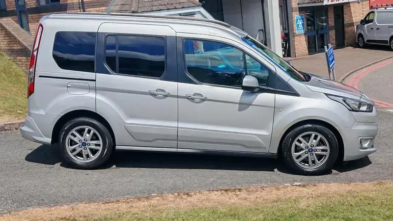 Used Ford Tourneo Connect Titanium 120 HP (88 kW) 2020 Silver MPV