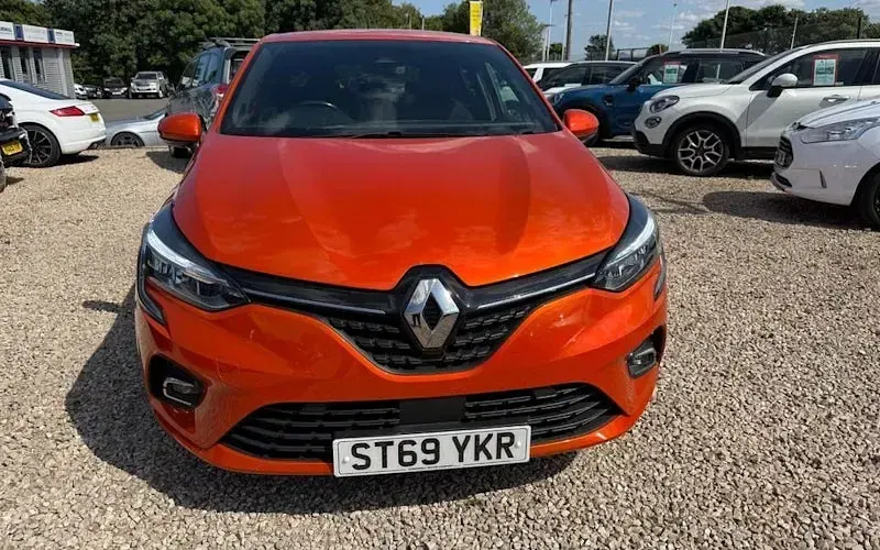 Used Renault Clio Iconic 101 HP (74 kW) 2020 Orange Hatchback
