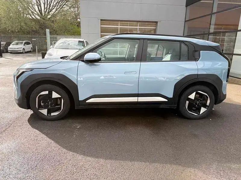 Begagnad Kia EV3 Air 147 kW (201 HK) 2025 Blå SUV