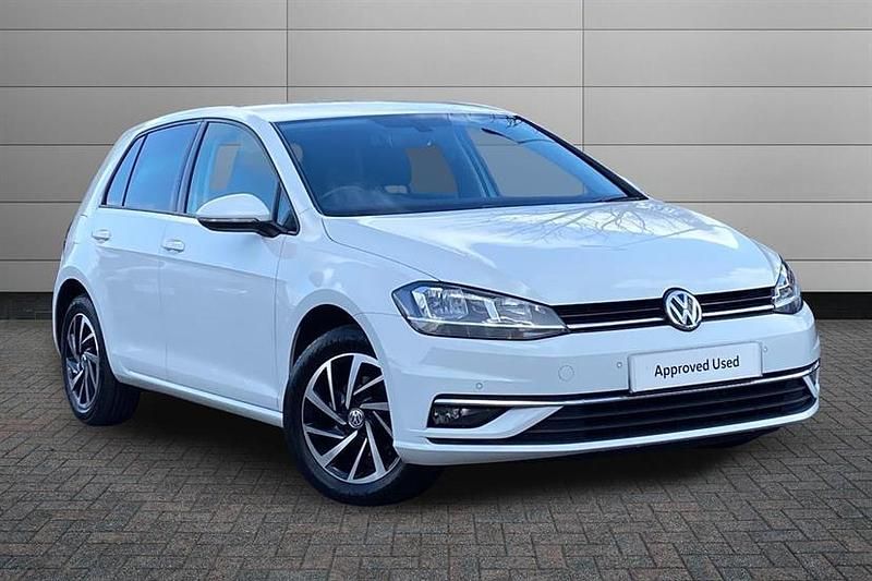 Used VW Golf VII Match 115 HP (84 kW) 2019 Pure white Hatchback