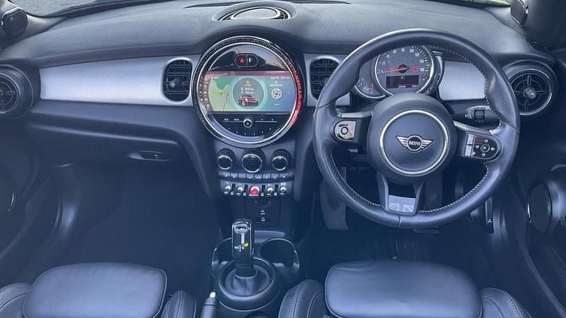 Używany Mini Cooper Exclusive 134 KM (98 kW) 2023 Żółty Hatchback