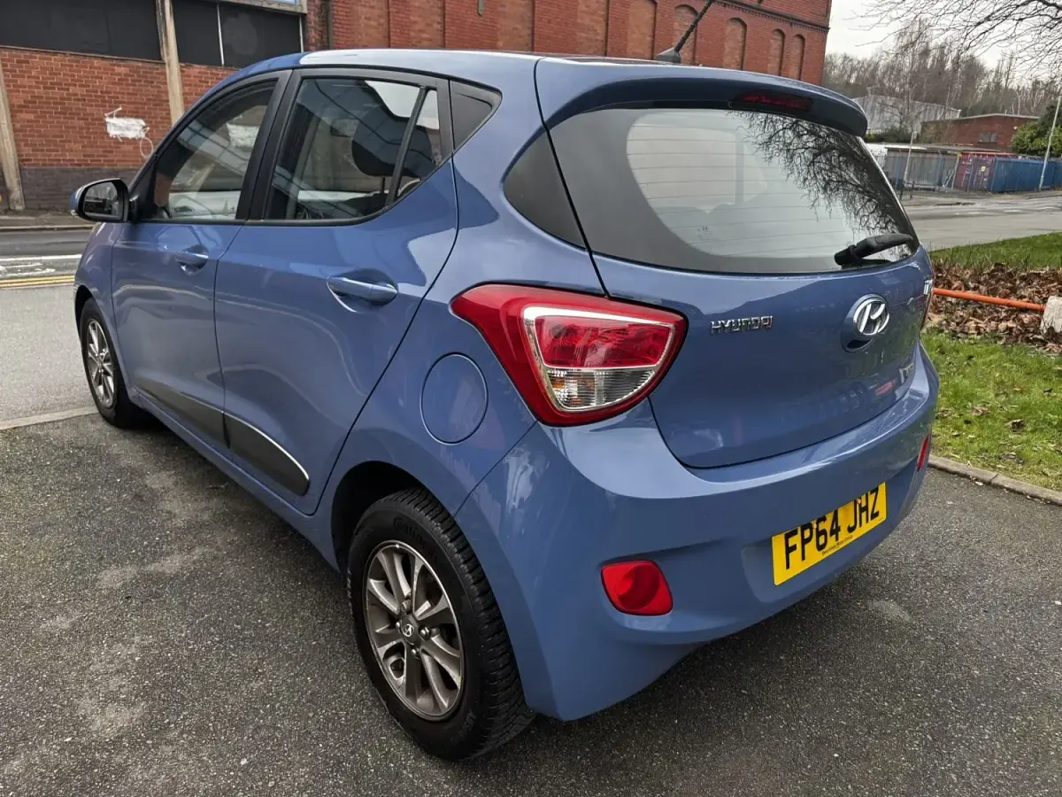Usado Hyundai i10 Premium 83 HP (61 kW) 2014 Azul Citadino