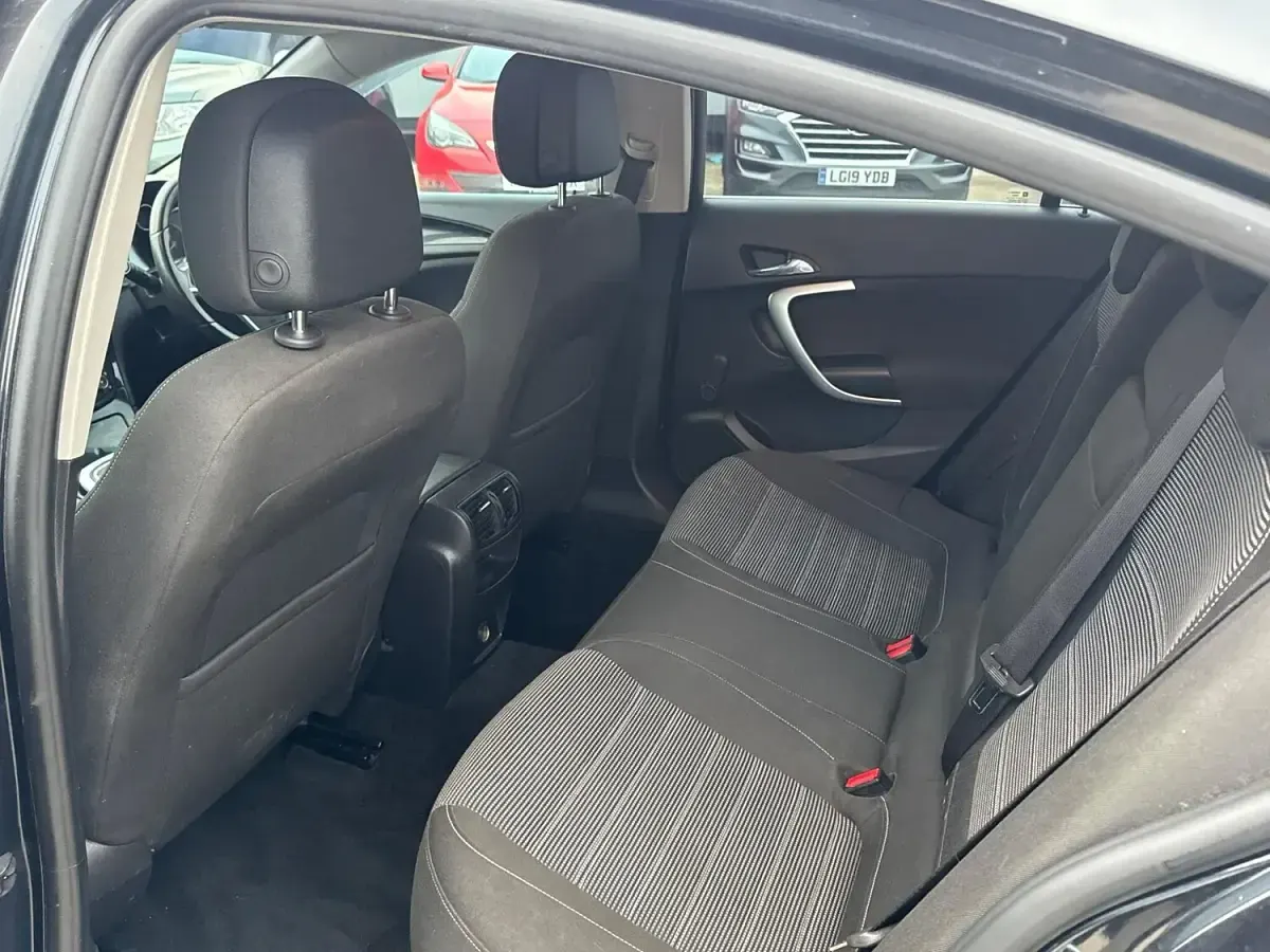 Used Vauxhall Insignia SRi 195 HP (143 kW) 2013 Black Hatchback