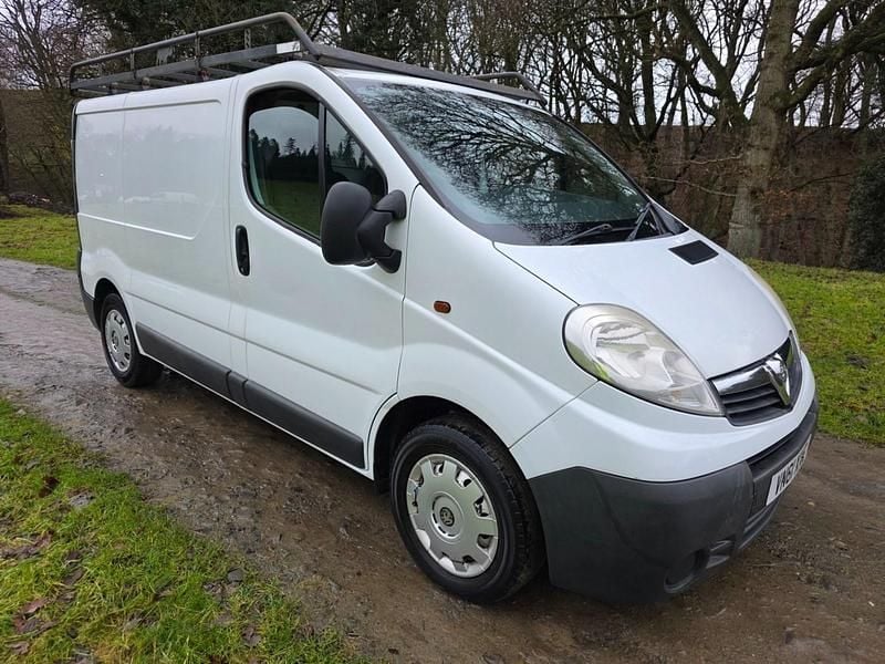White Used 2011 Vauxhall Vivaro MPV | £4,495 (Good price) - Image 1/4