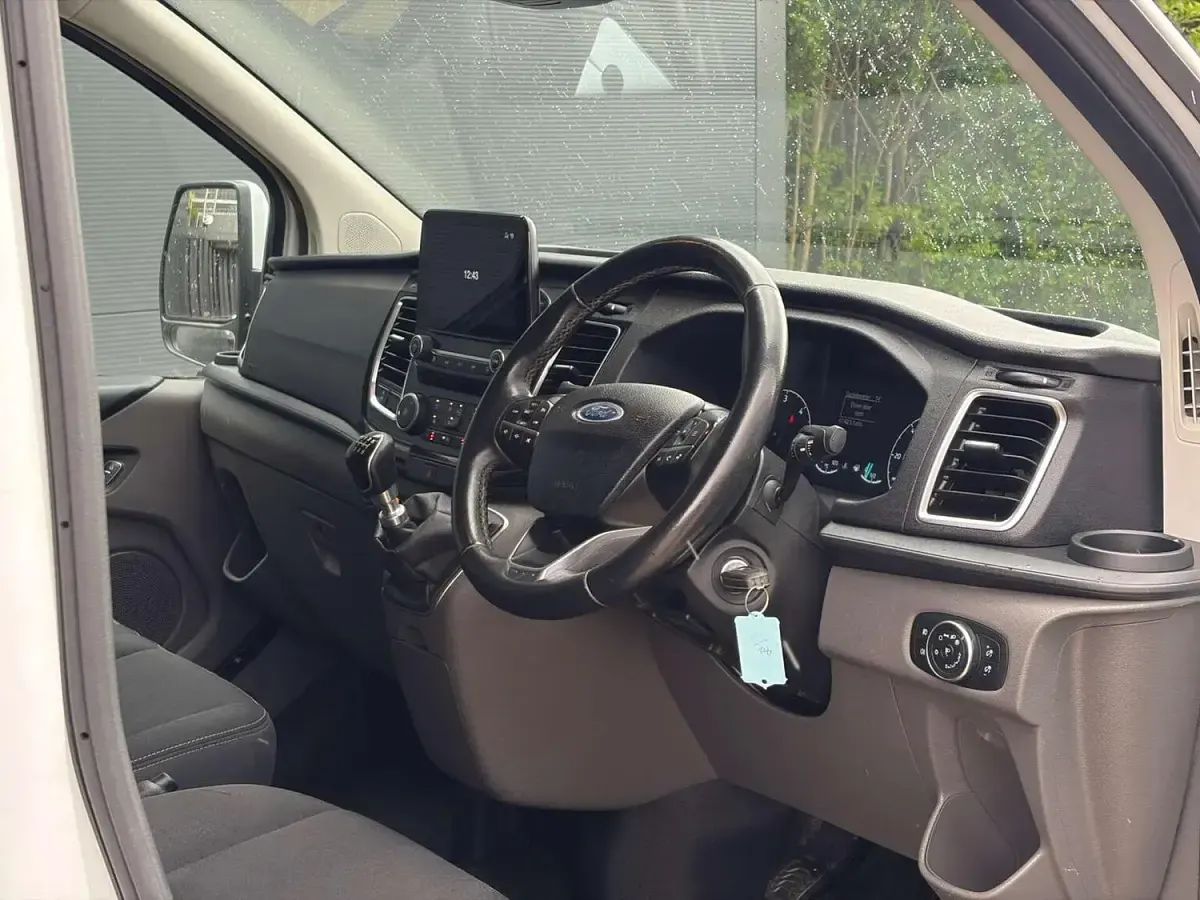 Used Ford Transit Custom Limited 130 HP (95 kW) 2019 White Van