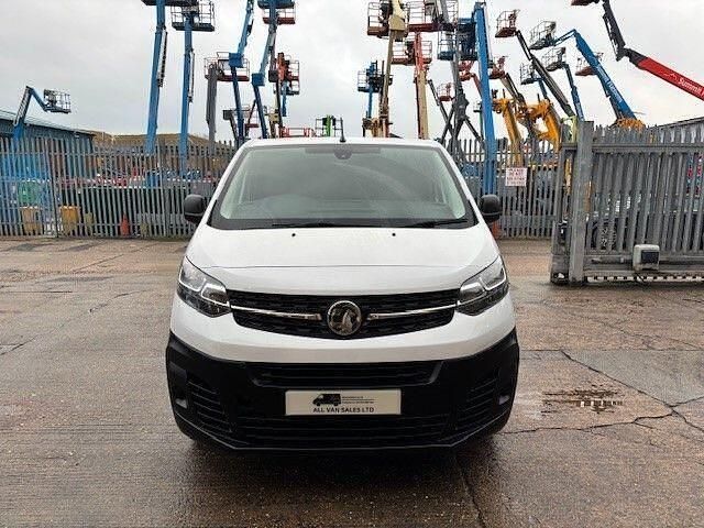 Used Vauxhall Vivaro 100 HP (73 kW) 2023 White MPV