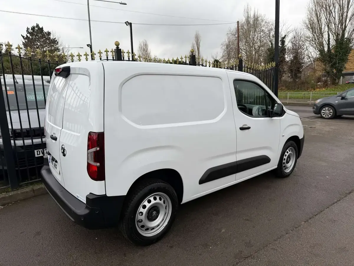 New Vauxhall Combo 100 HP (73 kW) 2025 Unknown Van