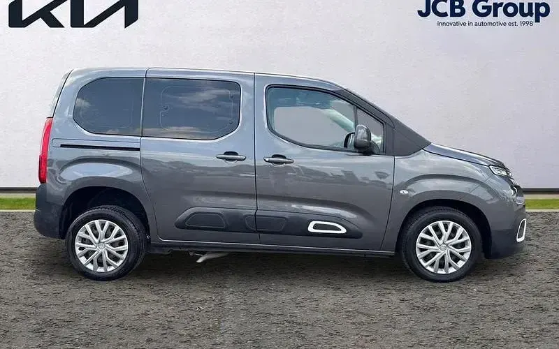 Używany Citroën Berlingo Feel 131 KM (96 kW) 2023 Minivan