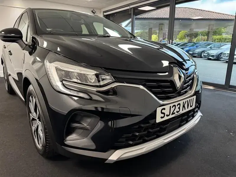 Używany Renault Captur Evolution 91 KM (66 kW) 2023 Czarny SUV