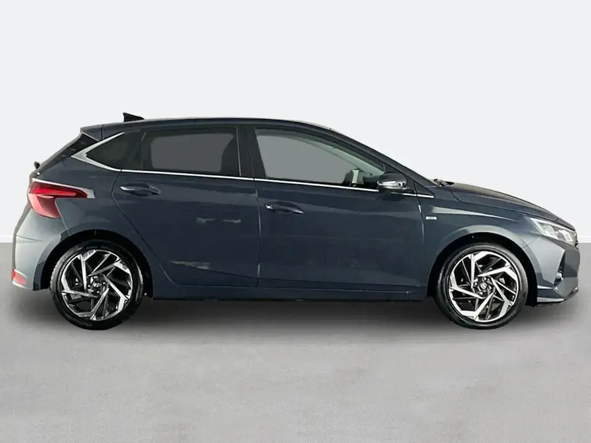 Begagnad Hyundai i20 Premium 100 HK (73 kW) 2021 Grå Halvkombi
