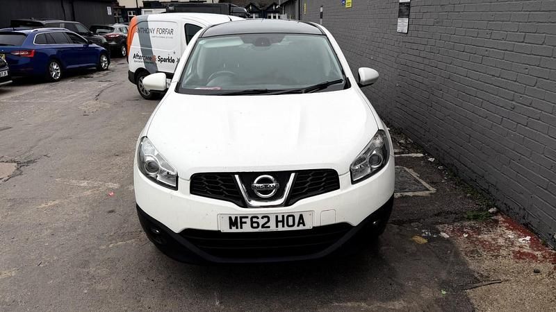 White Used 2012 Nissan Qashqai +2 Acenta SUV | £2,499 (Fair price) - Image 1/4