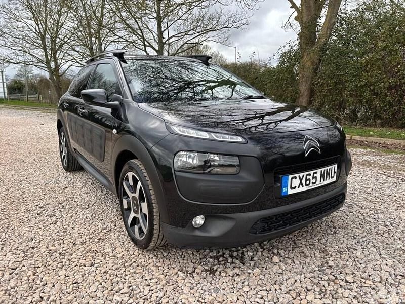 Used Citroën C4 Cactus Flair 100 HP (73 kW) 2015 Black Hatchback