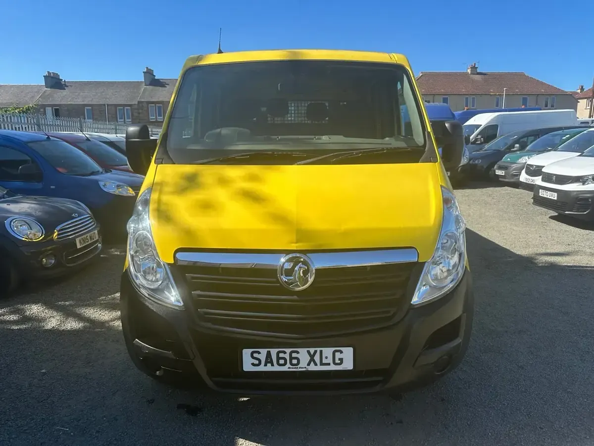 Used Vauxhall Movano 136 HP (100 kW) 2016 Yellow MPV