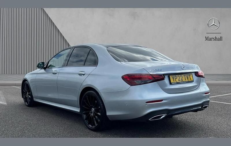 Usado Mercedes E200 AMG line 200 HP (147 kW) 2022 Prateado Sedan
