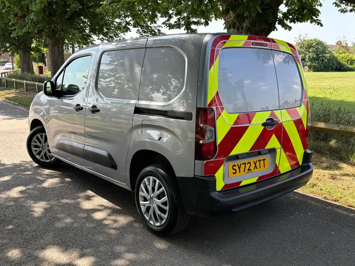 Used Citroën Berlingo 100 HP (73 kW) 2022 Grey MPV