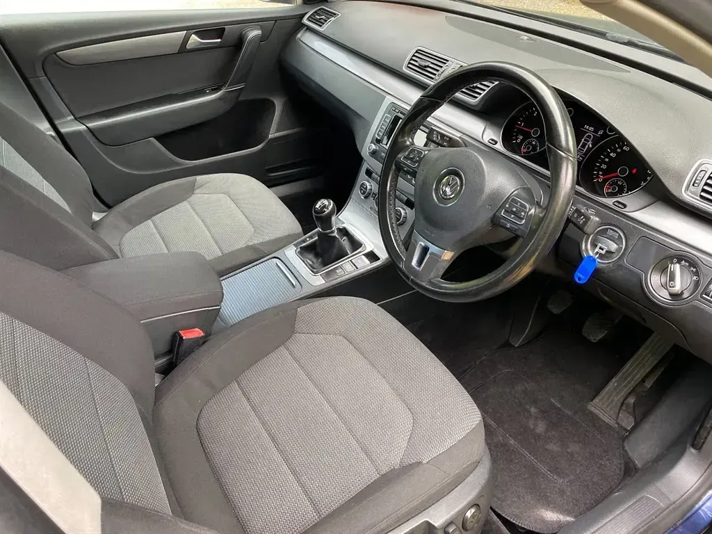 Used VW Passat Highline 140 HP (102 kW) 2013 Blue Sedan
