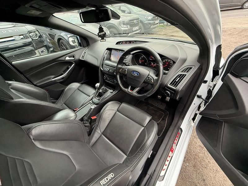 Used Ford Focus ST 2016 White Hatchback