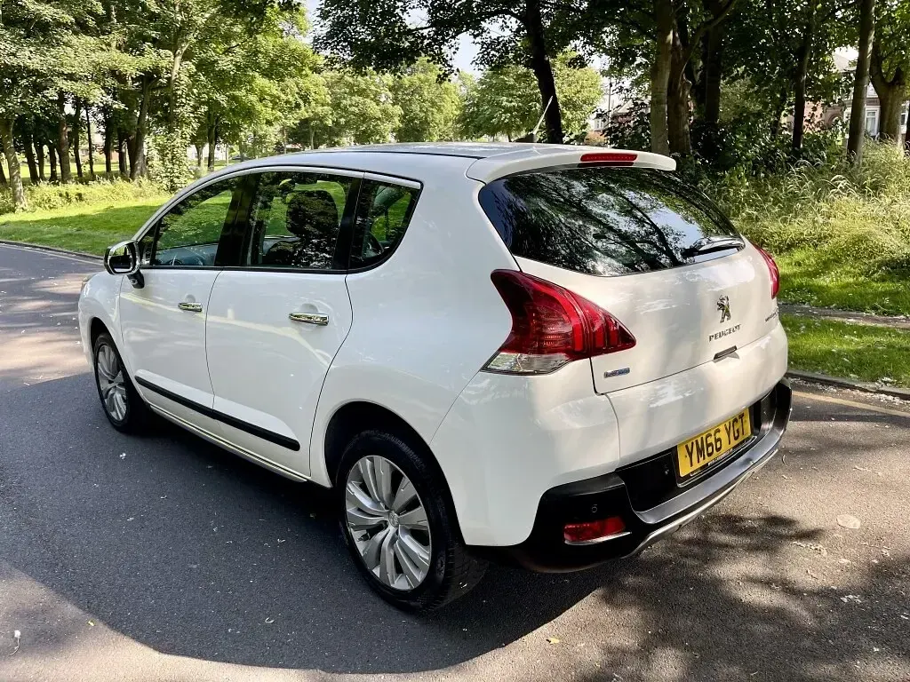 Used Peugeot 3008 Active 120 HP (88 kW) 2017 White SUV