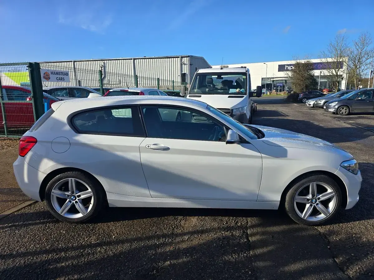 Used BMW 118 Sport Line 2015 White Hatchback