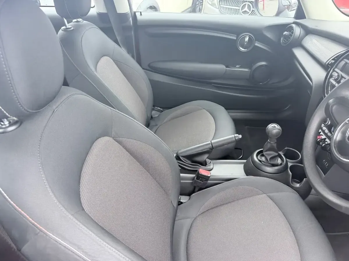 Used Mini Cooper Hatch 134 HP (98 kW) 2018 Red Hatchback