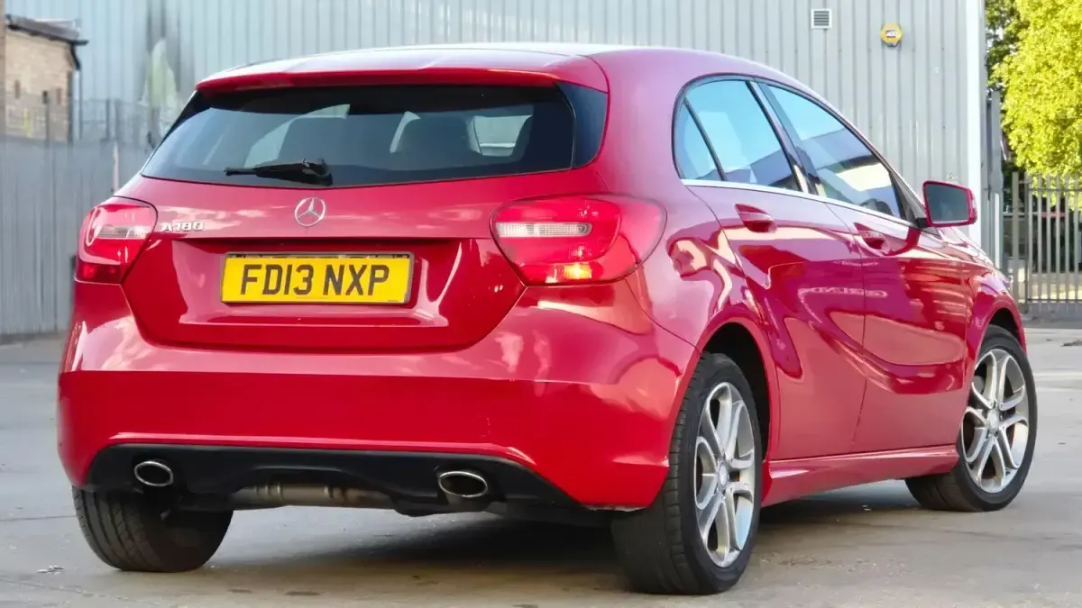 Used Mercedes A180 122 HP (89 kW) 2013 Red Hatchback