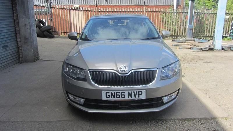 Beige Used 2016 Skoda Octavia SE L Hatchback | £8,495 (Good price) - Image 1/4
