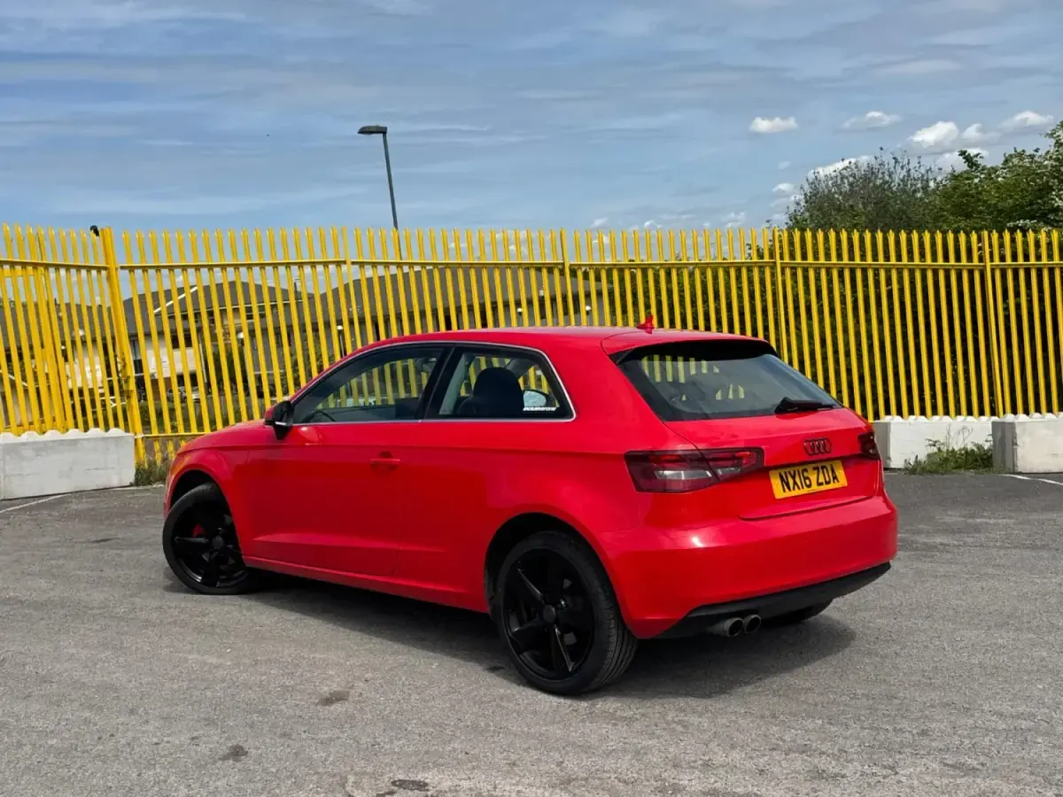 Begagnad Audi A3 Sport 125 HK (91 kW) 2016 Röd Halvkombi