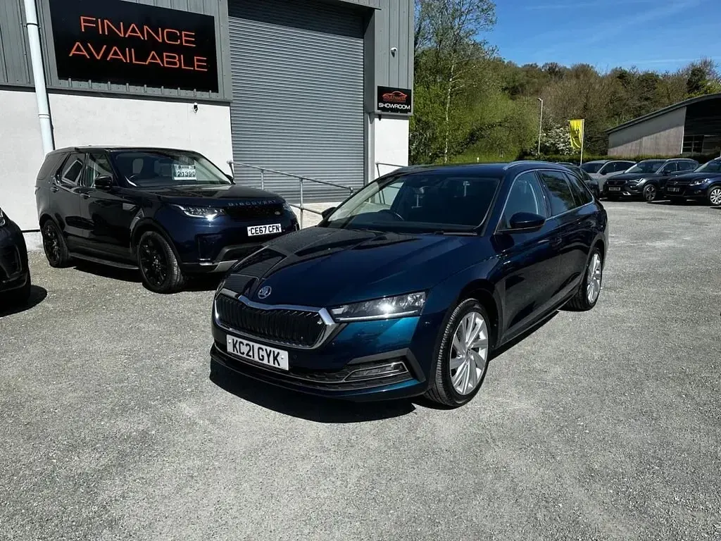 Usado Skoda Octavia SE L 150 CV (110 kW) 2021 Azul Familiar