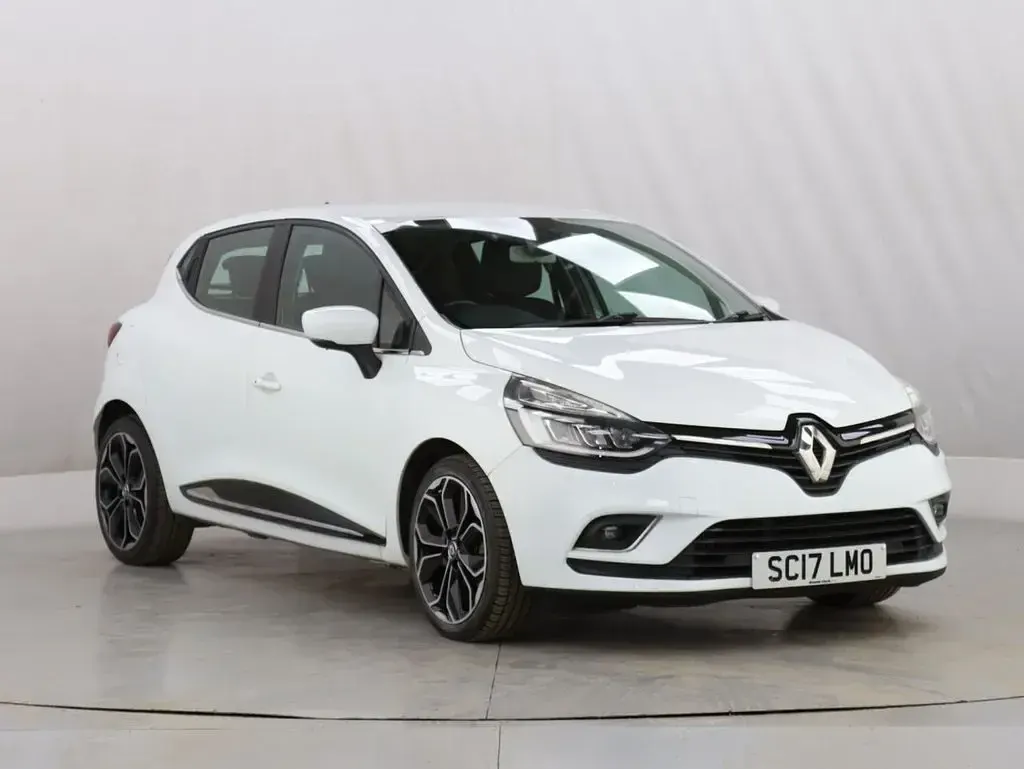 Used Renault Clio Dynamique 90 HP (66 kW) 2017 White Hatchback