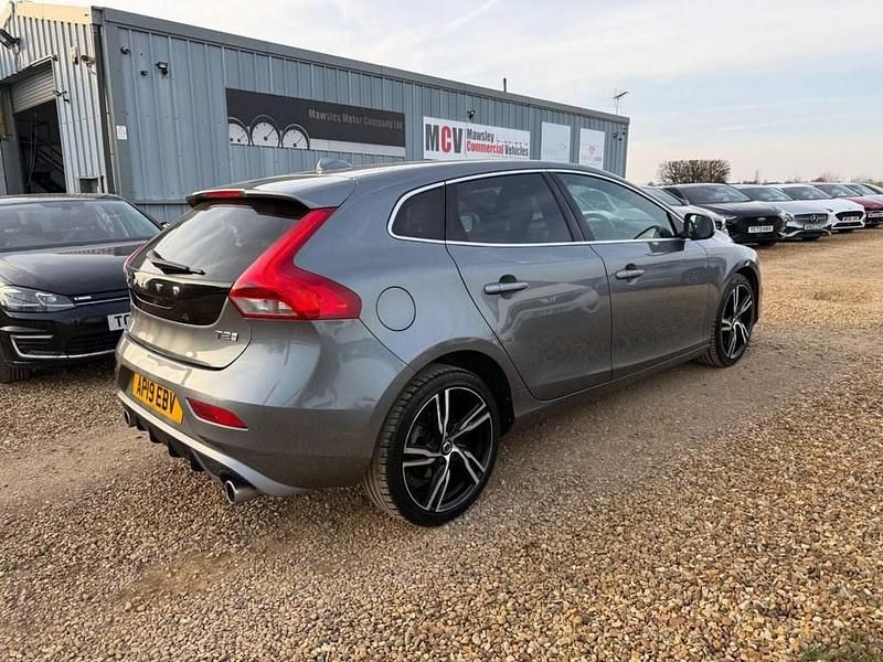 Used Volvo V40 R-Design 122 HP (89 kW) 2019 Grey Hatchback