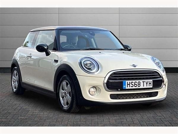 Pepper white Used 2019 Mini Cooper Classic Hatchback | £15,990 (Fair price) - Image 1/2