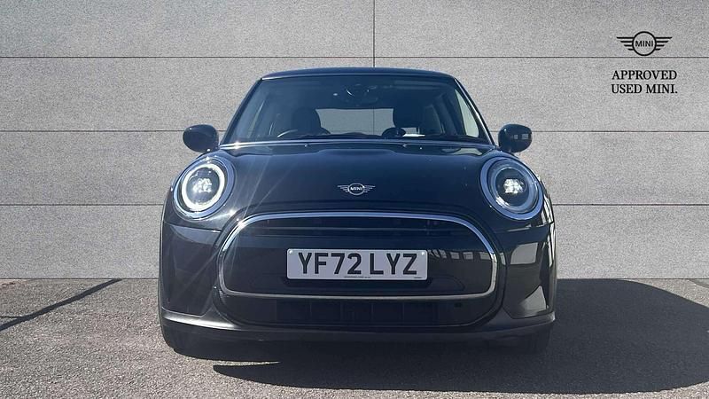 Usado Mini Cooper Classic 134 HP (98 kW) 2022 Preto Citadino