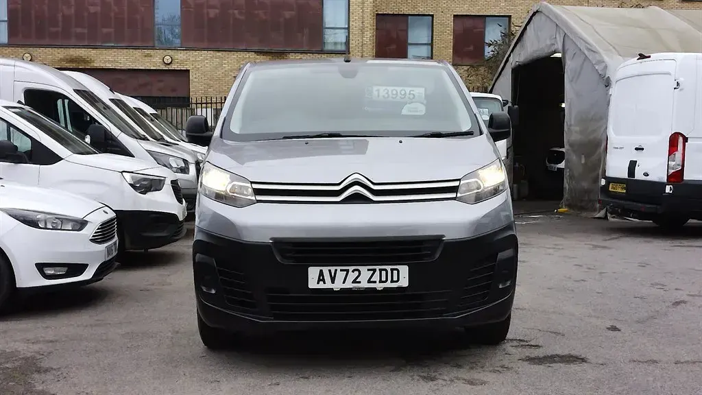 Używany Citroën Dispatch 145 KM (106 kW) 2022 Szary Minivan