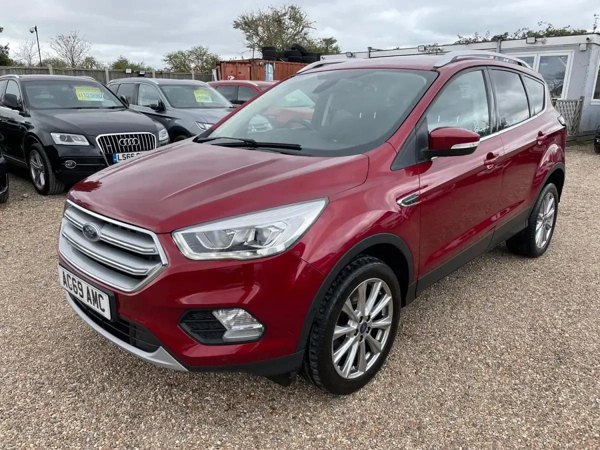 Używany Ford Kuga Titanium 120 KM (88 kW) 2019 Czerwony SUV