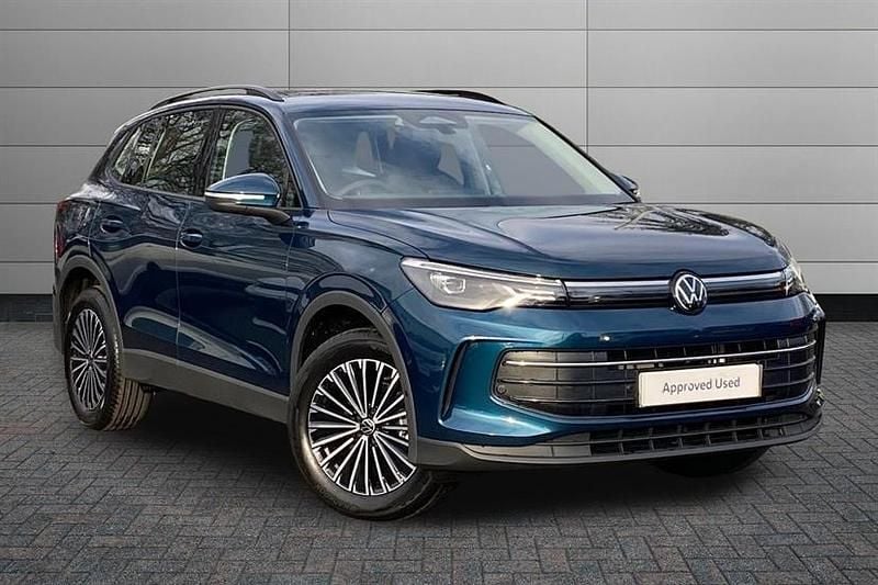 New VW Tiguan Life 130 HP (95 kW) 2026 Nightshade blue SUV