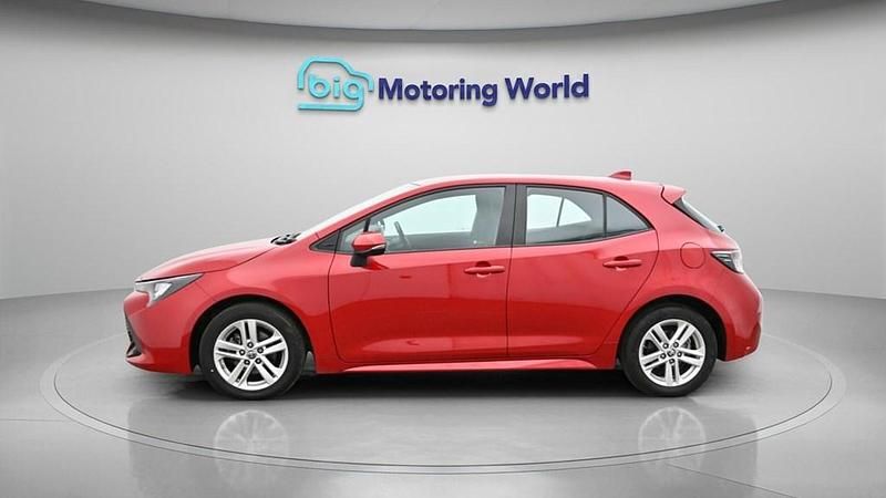 Used Toyota Corolla 140 HP (102 kW) 2023 Red Hatchback