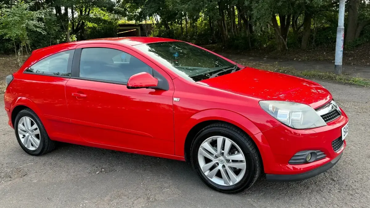 Used Vauxhall Astra Sport 140 HP (102 kW) 2009 Red Hatchback